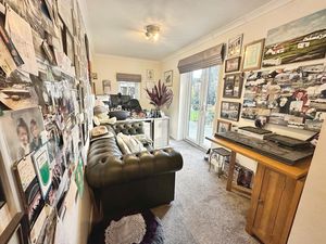 SEAVIEW ROAD- click for photo gallery